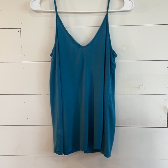 NAVY BLUE TANK TOP! - Picture 2 of 3
